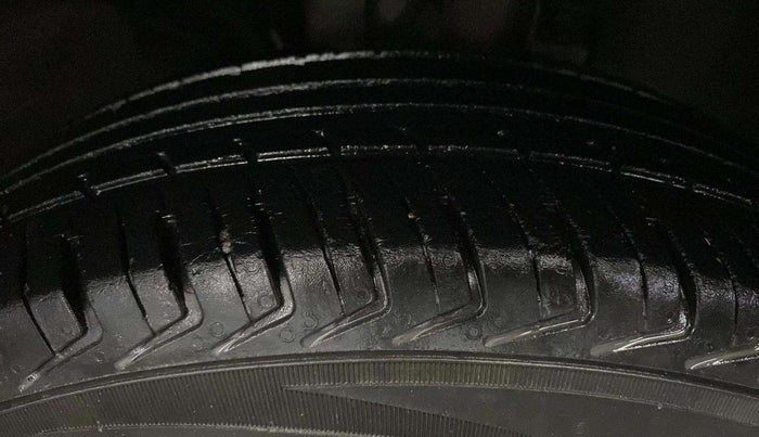 2019 Renault Kwid RXT 1.0 (O), Petrol, Manual, 72,433 km, Right Front Tyre Tread