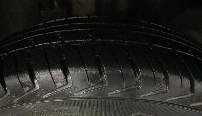 2019 Renault Kwid RXT 1.0 (O), Petrol, Manual, 72,433 km, Left Front Tyre Tread