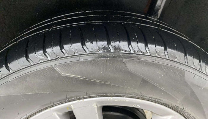 2017 Maruti Vitara Brezza ZDI, Diesel, Manual, 1,12,680 km, Left Rear Tyre Tread