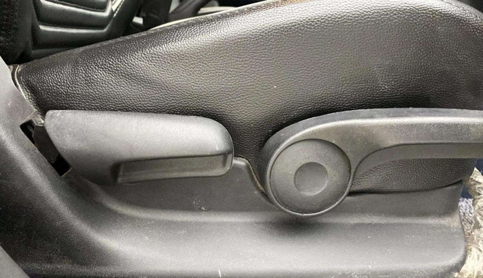 2017 Maruti Vitara Brezza ZDI, Diesel, Manual, 1,12,680 km, Driver Side Adjustment Panel