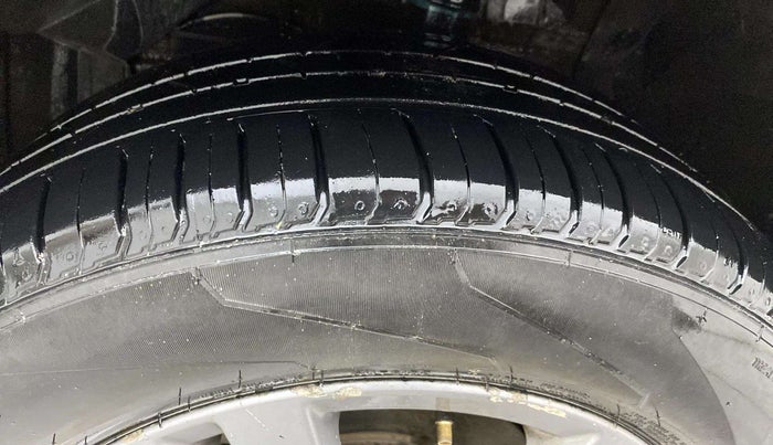 2017 Maruti Vitara Brezza ZDI, Diesel, Manual, 1,12,680 km, Left Front Tyre Tread