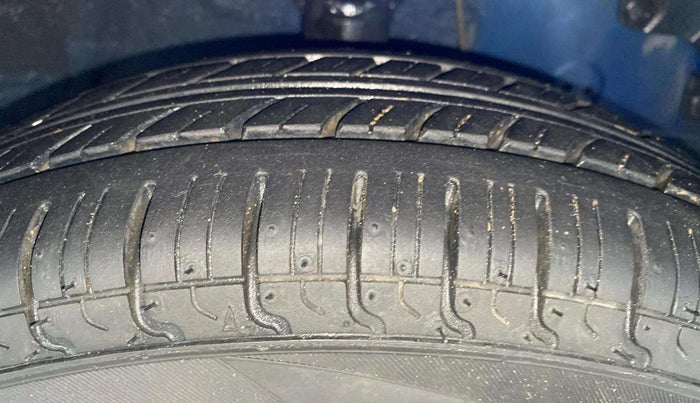 2013 Hyundai Eon ERA +, Petrol, Manual, 41,829 km, Right Front Tyre Tread