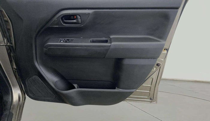 2022 Maruti New Wagon-R LXI CNG 1.0, CNG, Manual, 42,196 km, Driver Side Door Panels Control