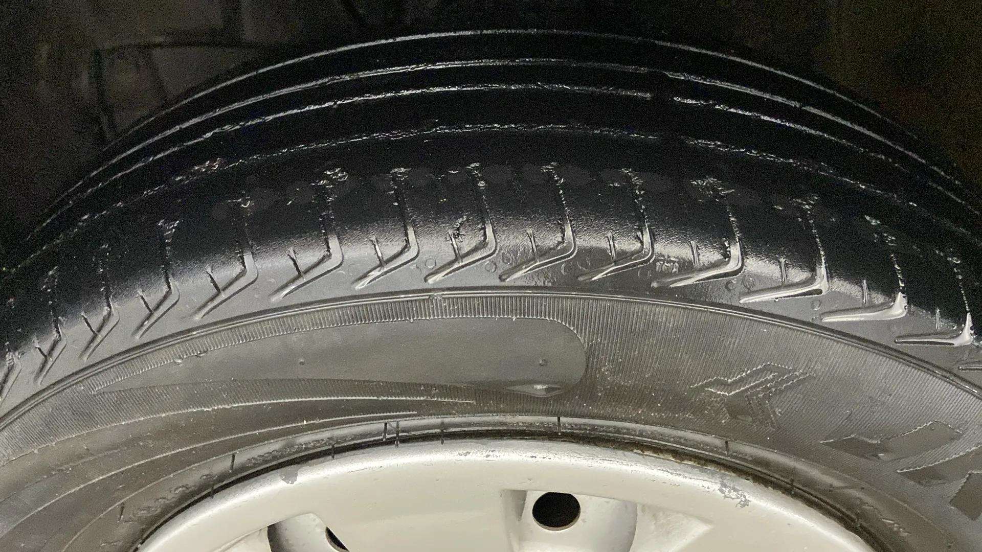 LHS-Rear-Tyre-Tread-21