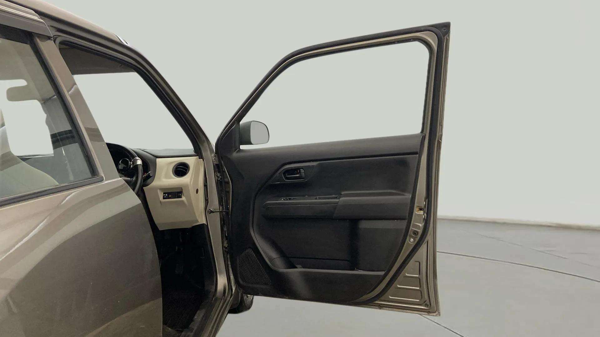 RHS-Front-Door-Open-32