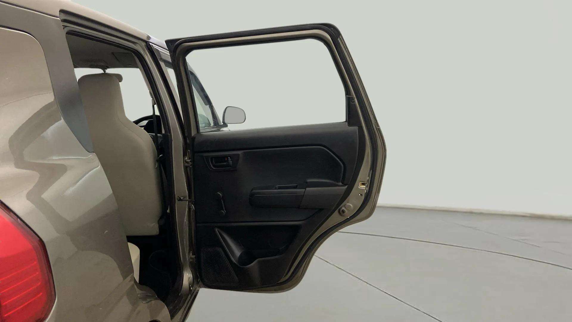 RHS-Rear-Door-Open-33
