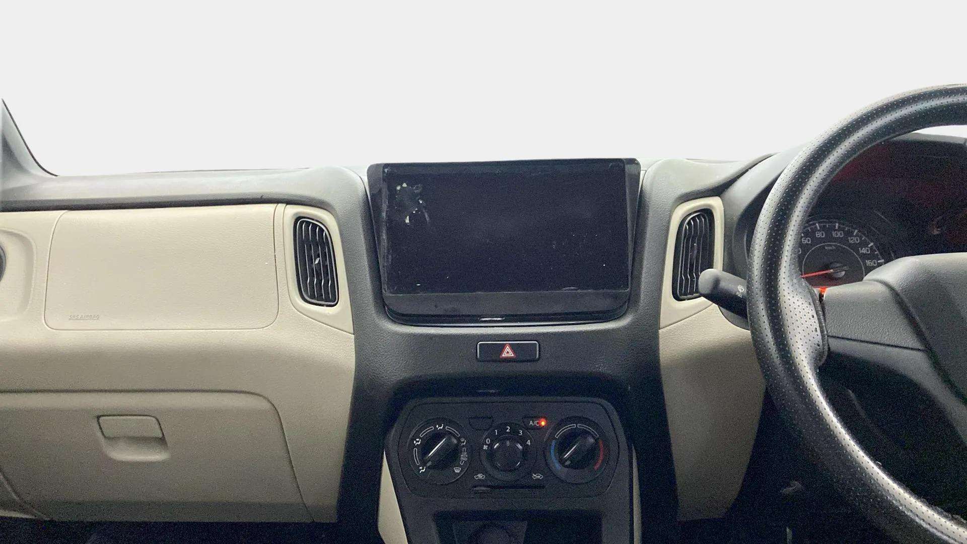 Center-console---infotainment-28