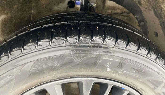 2020 Maruti XL6 ALPHA AT, Petrol, Automatic, 1,02,462 km, Right Front Tyre Tread