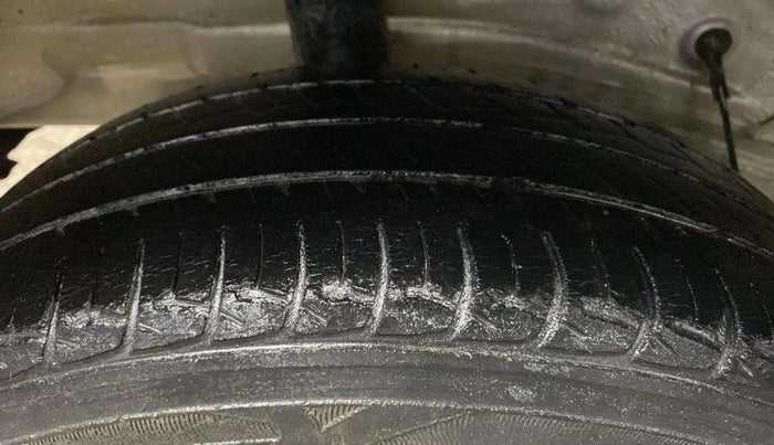 2019 Toyota Etios Liva GX, Petrol, Manual, 43,404 km, Right Rear Tyre Tread