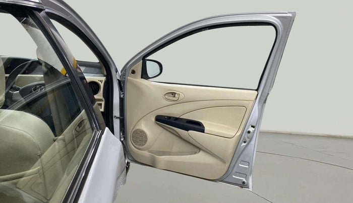 2019 Toyota Etios Liva GX, Petrol, Manual, 43,404 km, RHS Front Door