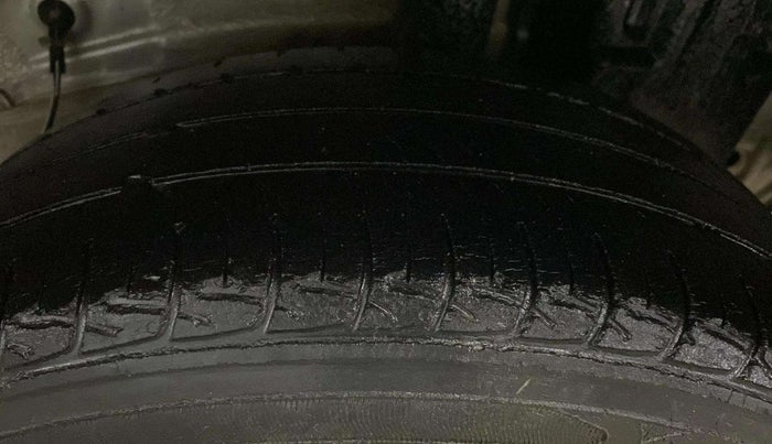 2019 Toyota Etios Liva GX, Petrol, Manual, 43,404 km, Left Front Tyre Tread