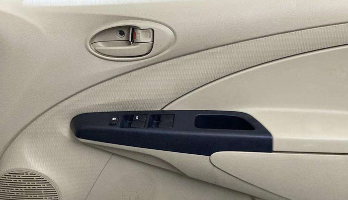 2019 Toyota Etios Liva GX, Petrol, Manual, 43,404 km, Driver Side Door Panels Control