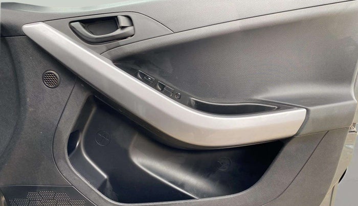 2022 Tata NEXON XM DIESEL, Diesel, Manual, 80,568 km, Driver Side Door Panels Control