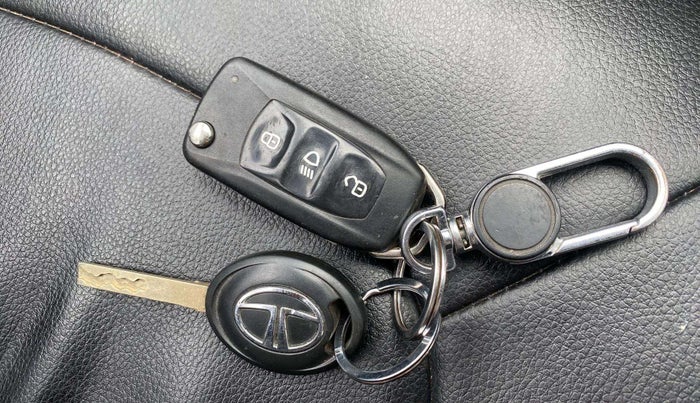 2022 Tata NEXON XM DIESEL, Diesel, Manual, 80,568 km, Key Close Up
