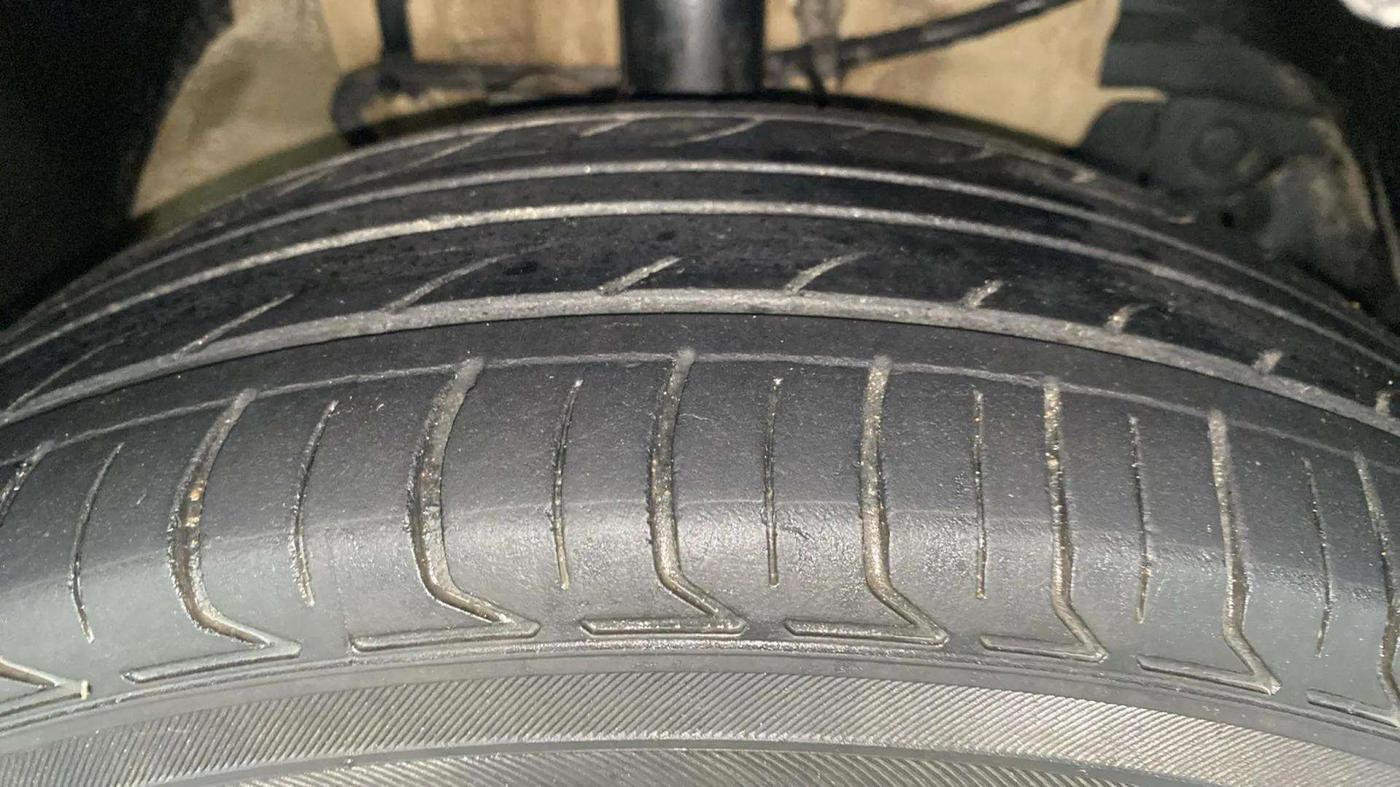 2015 Tata Zest XMS 75PS DIESEL, Diesel, Manual, 1,36,337 km, Right Front Tyre Tread