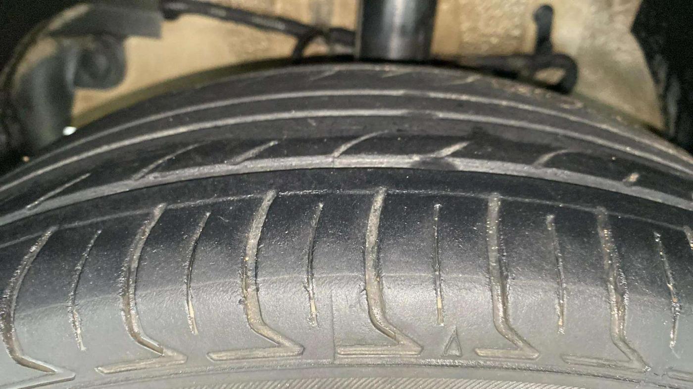 2015 Tata Zest XMS 75PS DIESEL, Diesel, Manual, 1,36,337 km, Left Front Tyre Tread