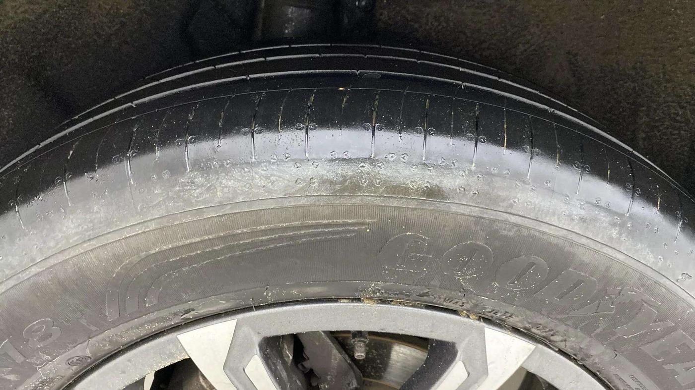 2023 Mahindra XUV700 AX 7 LUXURY P AT 7 STR, Petrol, Automatic, 19,311 km, Right Rear Tyre Tread
