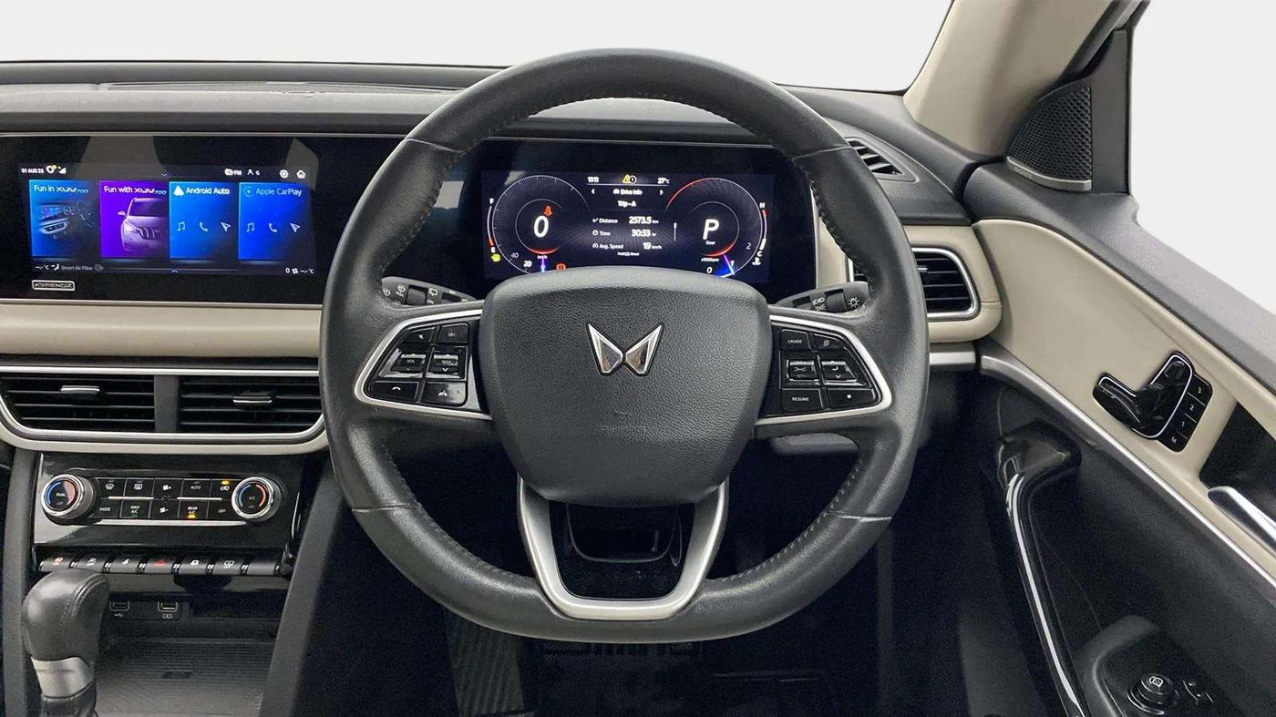 2023 Mahindra XUV700 AX 7 LUXURY P AT 7 STR, Petrol, Automatic, 19,311 km, Steering Wheel Close Up
