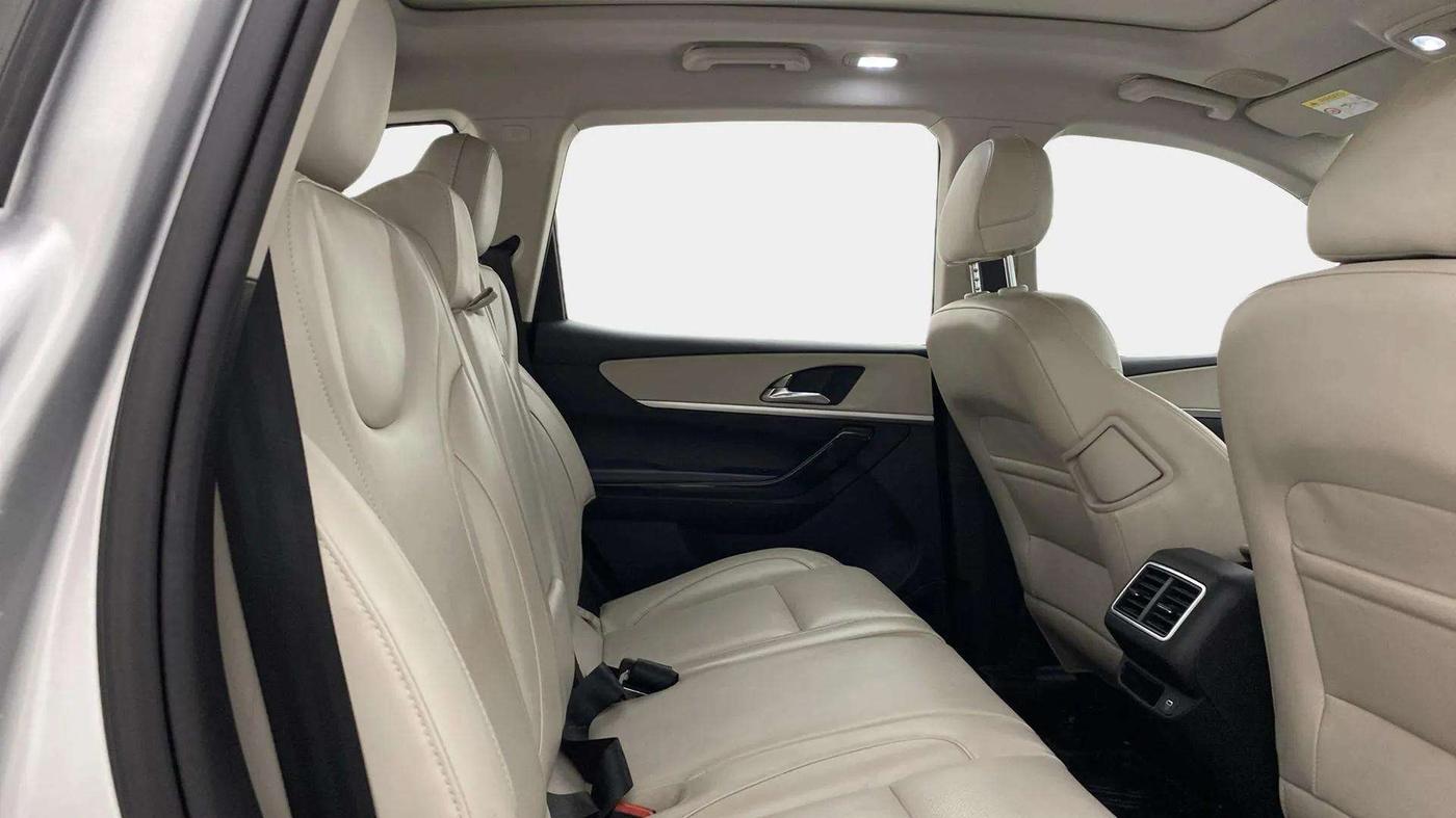 2023 Mahindra XUV700 AX 7 LUXURY P AT 7 STR, Petrol, Automatic, 19,311 km, Right Side Rear Door Cabin