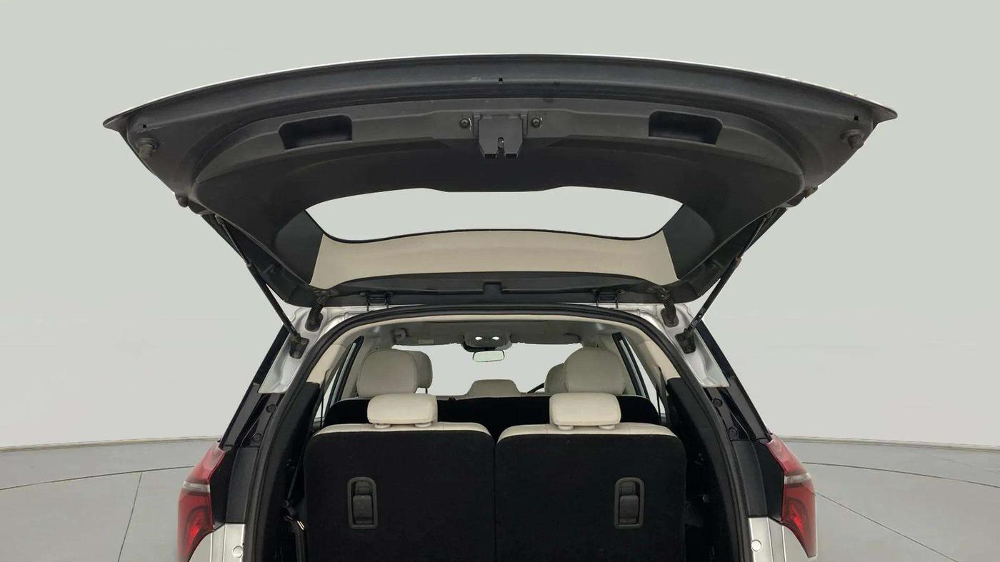 2023 Mahindra XUV700 AX 7 LUXURY P AT 7 STR, Petrol, Automatic, 19,311 km, Boot Door Open