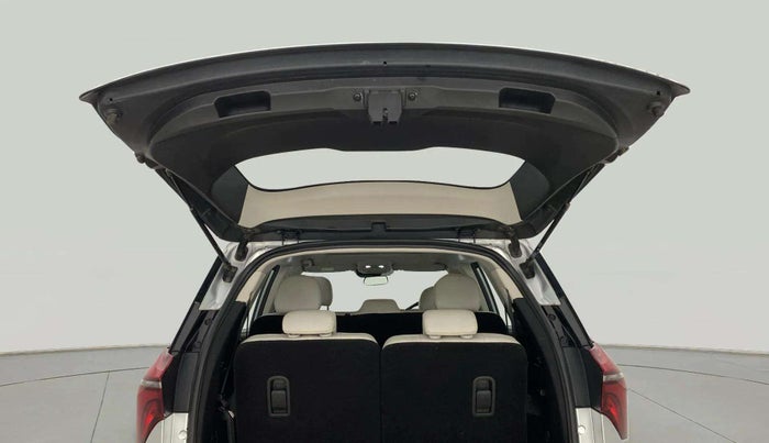 2023 Mahindra XUV700 AX 7 LUXURY P AT 7 STR, Petrol, Automatic, 19,218 km, Boot Door Open