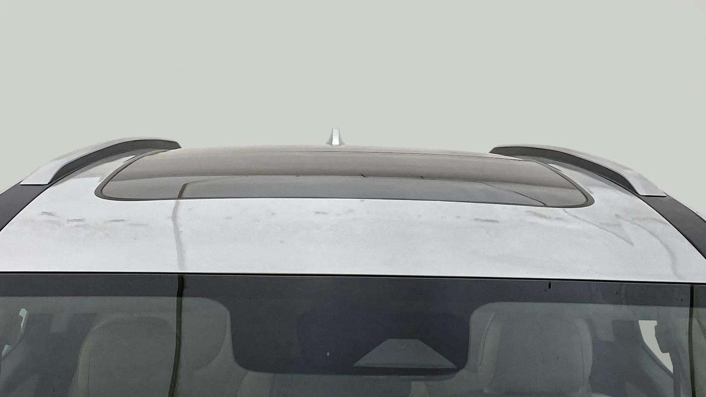 2023 Mahindra XUV700 AX 7 LUXURY P AT 7 STR, Petrol, Automatic, 19,311 km, Moonroof/ Sunroof