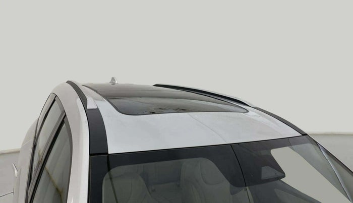 2023 Mahindra XUV700 AX 7 LUXURY P AT 7 STR, Petrol, Automatic, 19,218 km, Roof