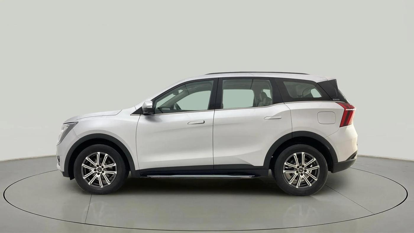 2023 Mahindra XUV700 AX 7 LUXURY P AT 7 STR, Petrol, Automatic, 19,311 km, Left Side