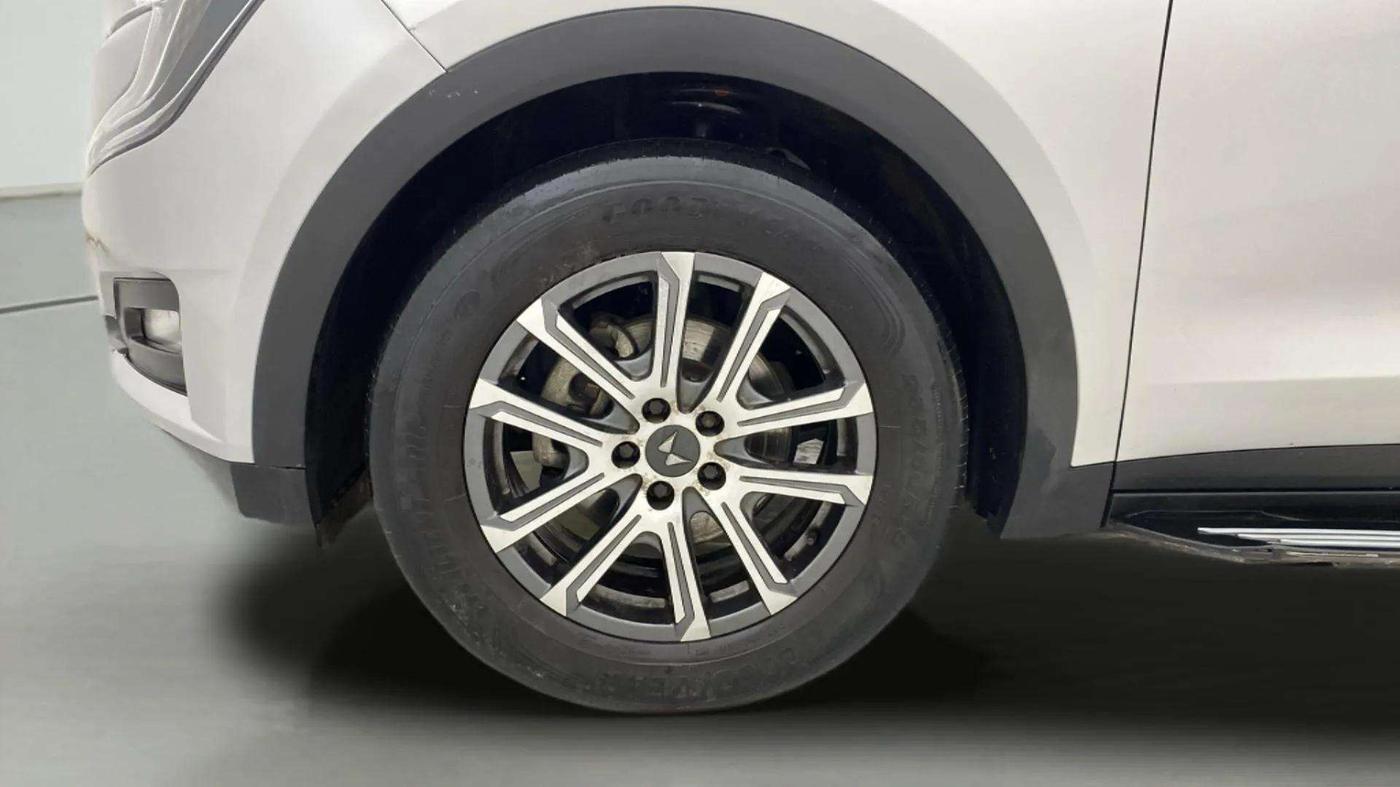 2023 Mahindra XUV700 AX 7 LUXURY P AT 7 STR, Petrol, Automatic, 19,311 km, Left Front Wheel