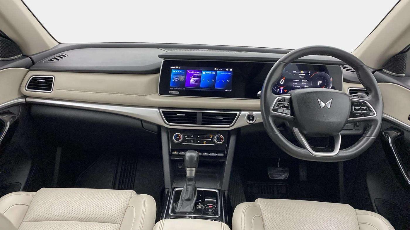 2023 Mahindra XUV700 AX 7 LUXURY P AT 7 STR, Petrol, Automatic, 19,311 km, Dashboard