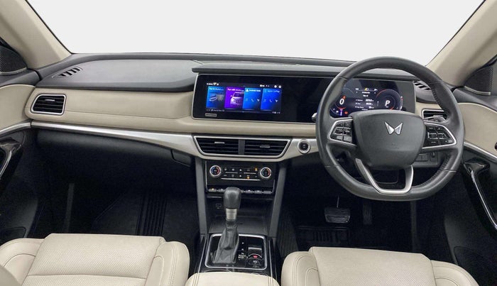 2023 Mahindra XUV700 AX 7 LUXURY P AT 7 STR, Petrol, Automatic, 19,218 km, Dashboard