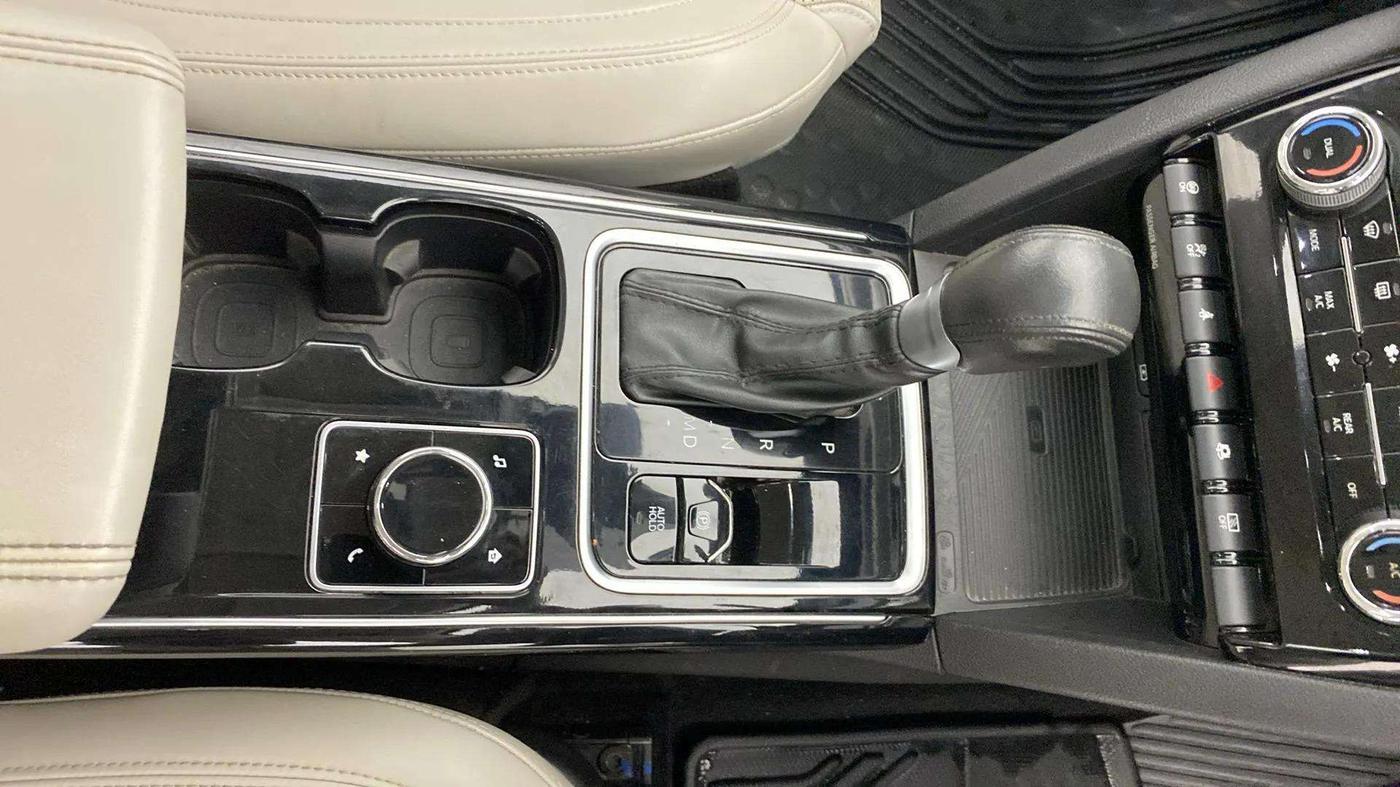 2023 Mahindra XUV700 AX 7 LUXURY P AT 7 STR, Petrol, Automatic, 19,311 km, Gear Lever