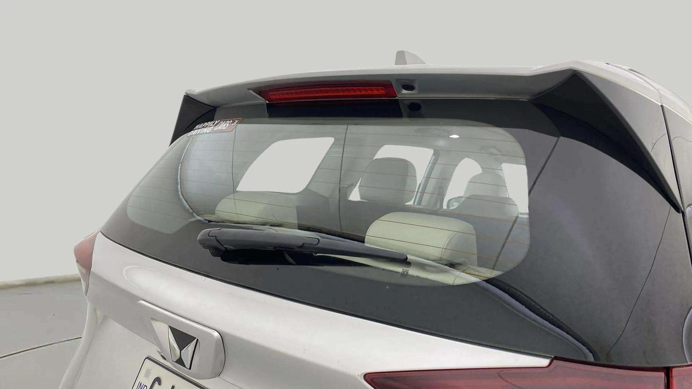 2023 Mahindra XUV700 AX 7 LUXURY P AT 7 STR, Petrol, Automatic, 19,311 km, Rear Wiper