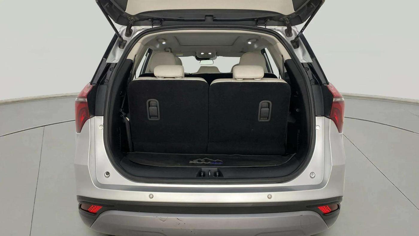 2023 Mahindra XUV700 AX 7 LUXURY P AT 7 STR, Petrol, Automatic, 19,311 km, Boot Open Zoomed View