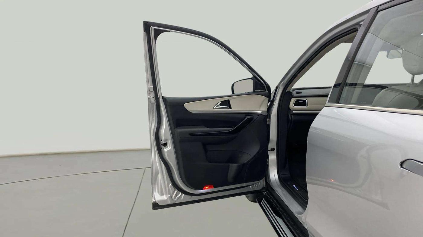 2023 Mahindra XUV700 AX 7 LUXURY P AT 7 STR, Petrol, Automatic, 19,311 km, LHS Front Door