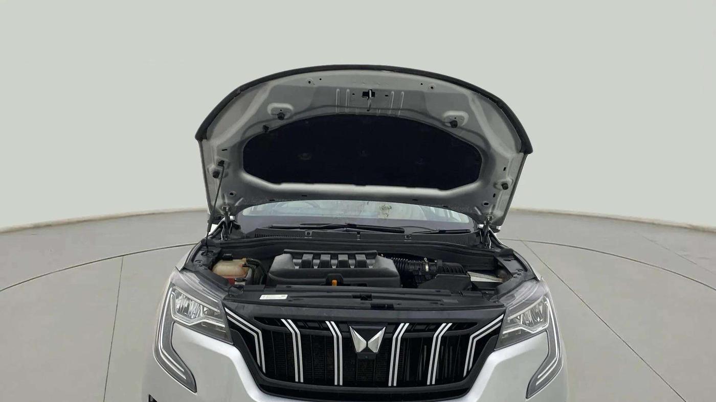 2023 Mahindra XUV700 AX 7 LUXURY P AT 7 STR, Petrol, Automatic, 19,311 km, Open Bonet