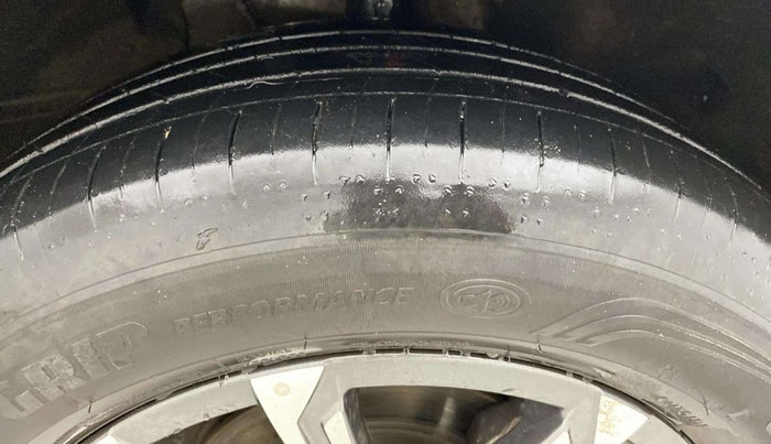 2023 Mahindra XUV700 AX 7 LUXURY P AT 7 STR, Petrol, Automatic, 19,218 km, Right Front Tyre Tread