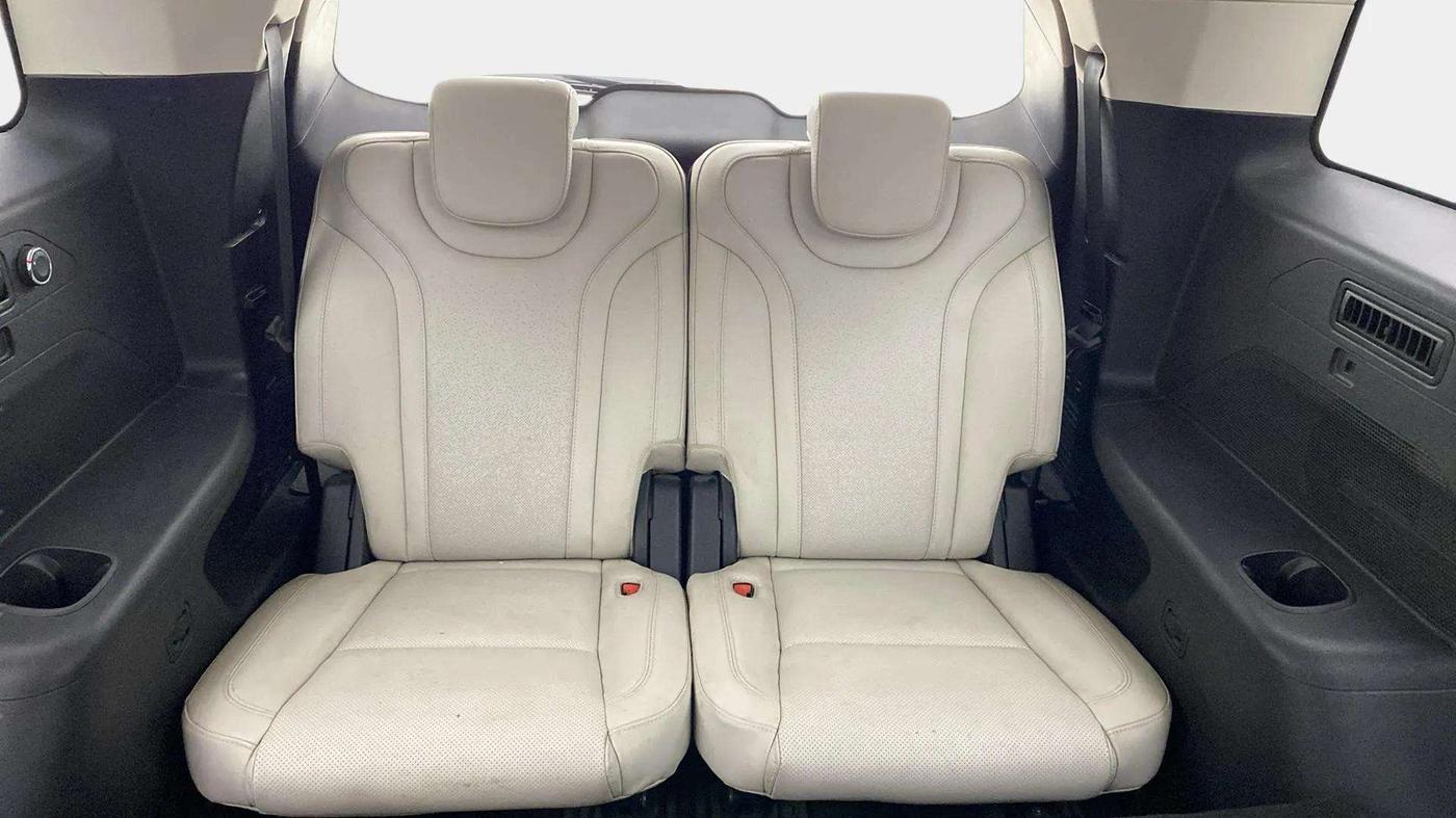 2023 Mahindra XUV700 AX 7 LUXURY P AT 7 STR, Petrol, Automatic, 19,311 km, Third Seat Row ( optional )