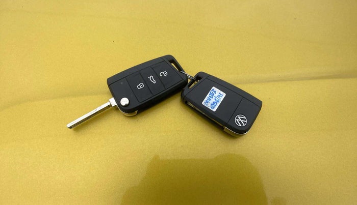 2022 Volkswagen TAIGUN GT 1.5 TSI MT, Petrol, Manual, 37,625 km, Key Close Up
