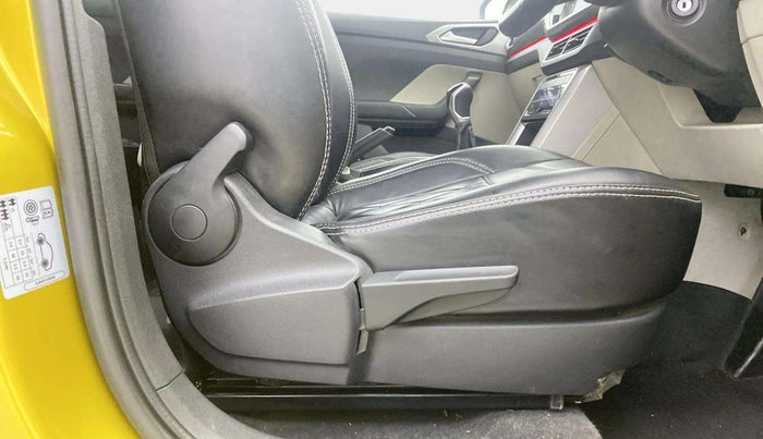2022 Volkswagen TAIGUN GT 1.5 TSI MT, Petrol, Manual, 37,625 km, Driver Side Adjustment Panel