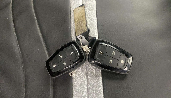 2023 Tata NEXON XZ PLUS PETROL, Petrol, Manual, 29,267 km, Key Close Up