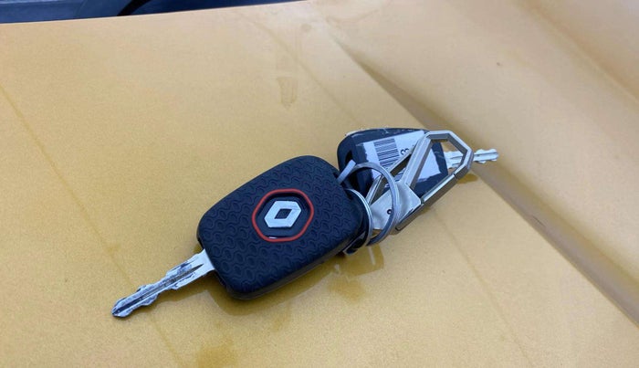2020 Renault TRIBER RXL MT, Petrol, Manual, 48,953 km, Key Close Up