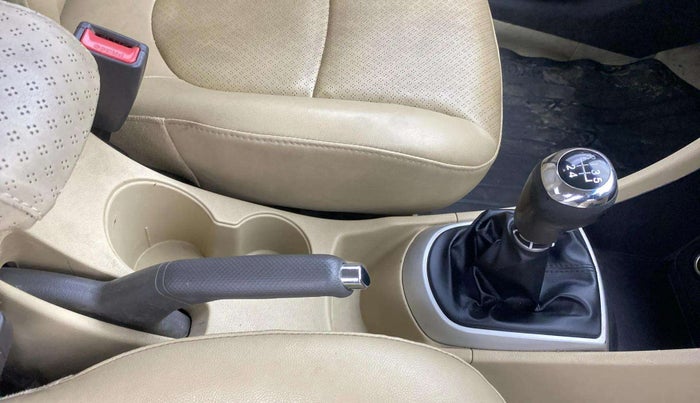 2014 Hyundai Verna FLUIDIC 1.6 VTVT SX OPT, CNG, Manual, 54,701 km, Gear Lever