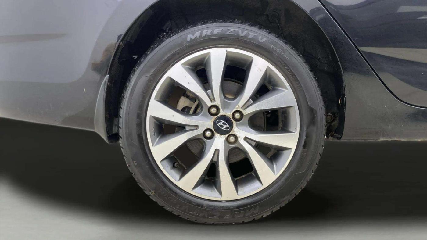 2014 Hyundai Verna FLUIDIC 1.6 VTVT SX OPT, CNG, Manual, 54,701 km, Right Rear Wheel