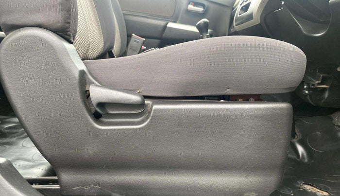 2013 Maruti Wagon R 1.0 LXI, Petrol, Manual, 67,418 km, Driver Side Adjustment Panel