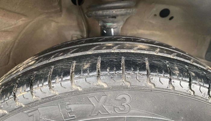 2013 Maruti Wagon R 1.0 LXI, Petrol, Manual, 67,418 km, Right Front Tyre Tread
