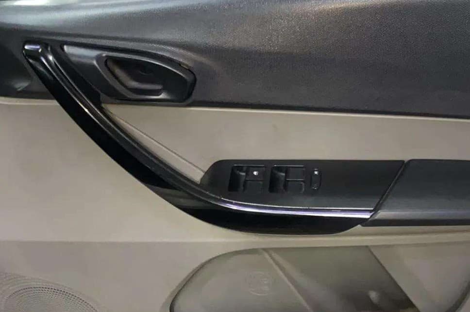 2018 Tata Tiago XT PETROL, CNG, Manual, 58,813 km, Driver Side Door Panels Control