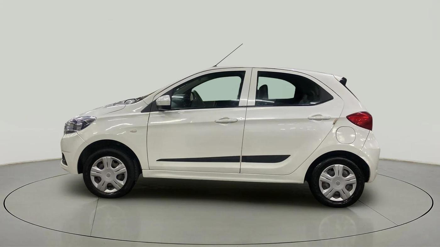 2018 Tata Tiago XT PETROL, CNG, Manual, 58,813 km, Left Side