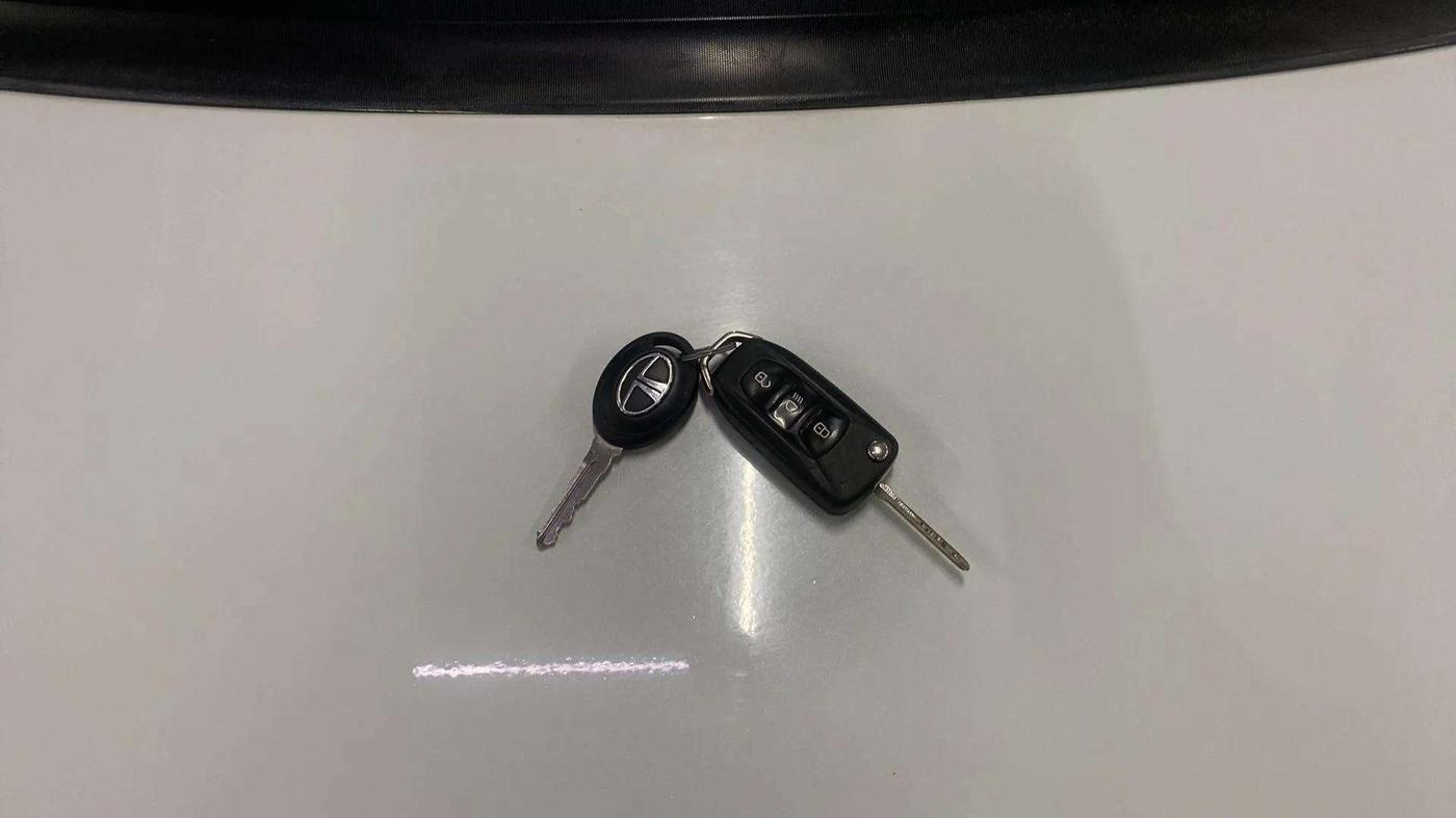 2018 Tata Tiago XT PETROL, CNG, Manual, 58,813 km, Key Close Up