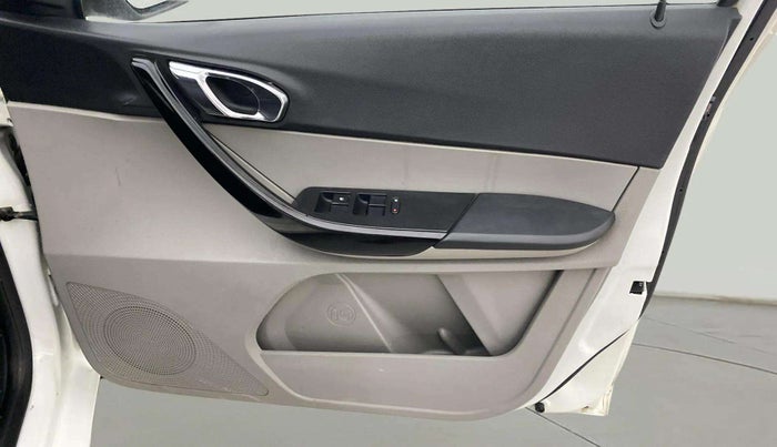 2018 Tata Tiago XZ PETROL, CNG, Manual, 63,002 km, Driver Side Door Panels Control